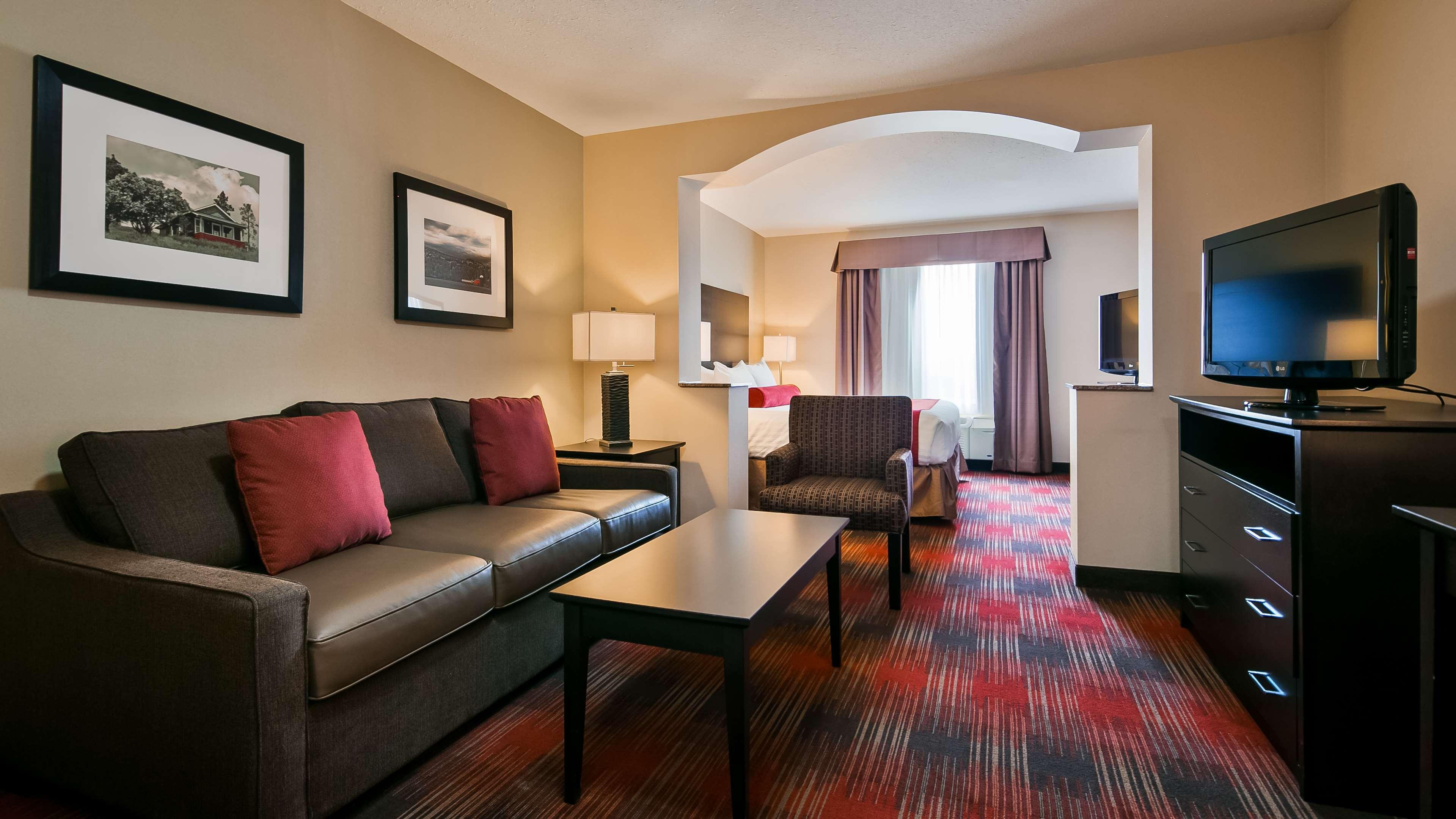 Best Western Plus Red Deer Inn & Suite Exterior photo