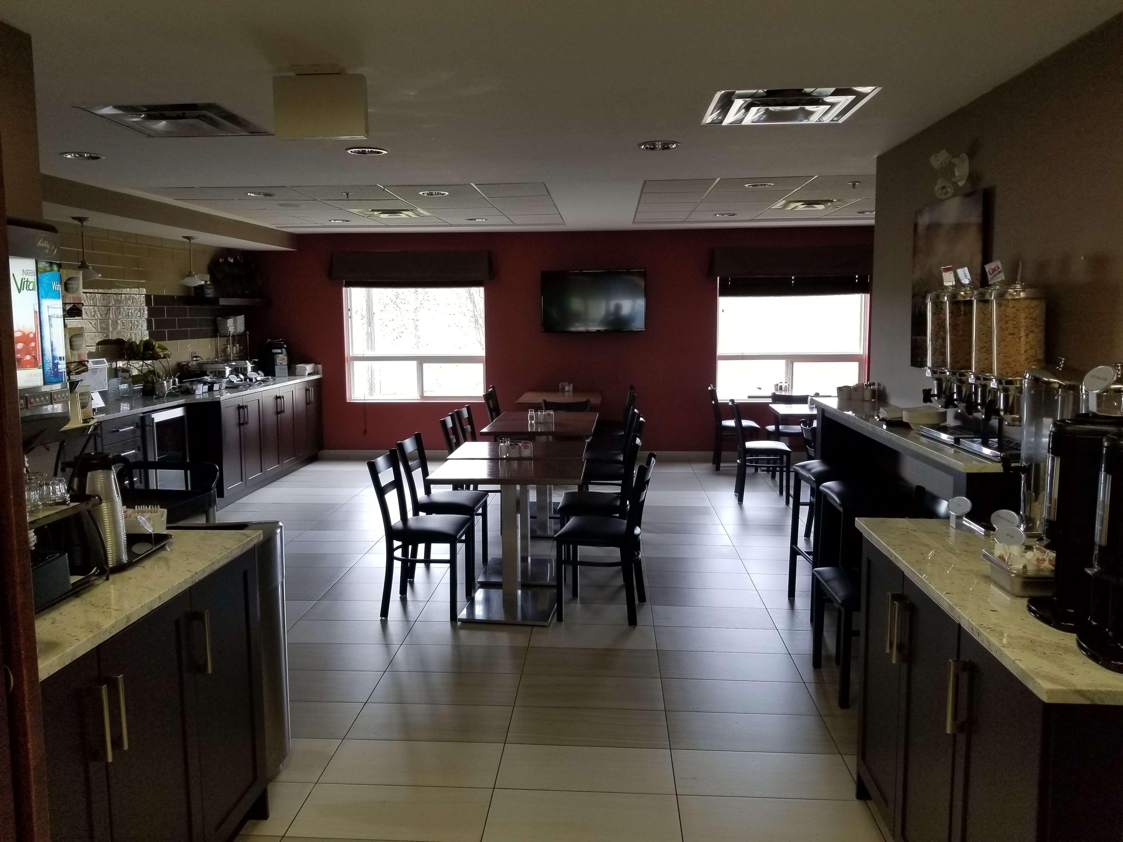 Best Western Plus Red Deer Inn & Suite Exterior photo