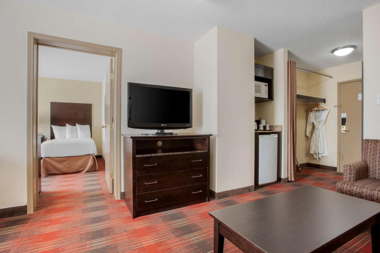 Best Western Plus Red Deer Inn & Suite Exterior photo