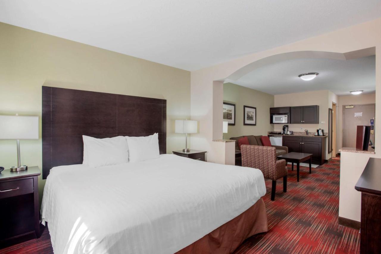 Best Western Plus Red Deer Inn & Suite Exterior photo