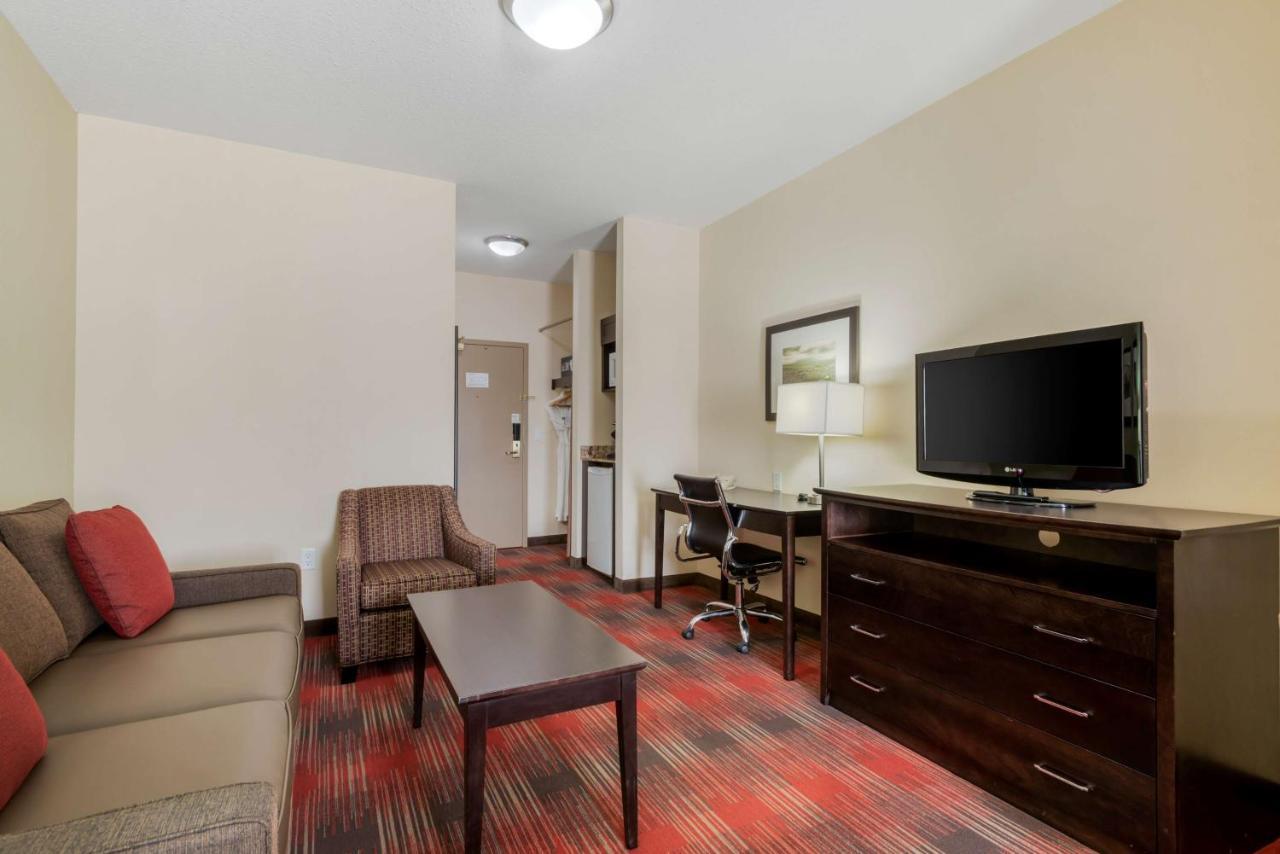 Best Western Plus Red Deer Inn & Suite Exterior photo