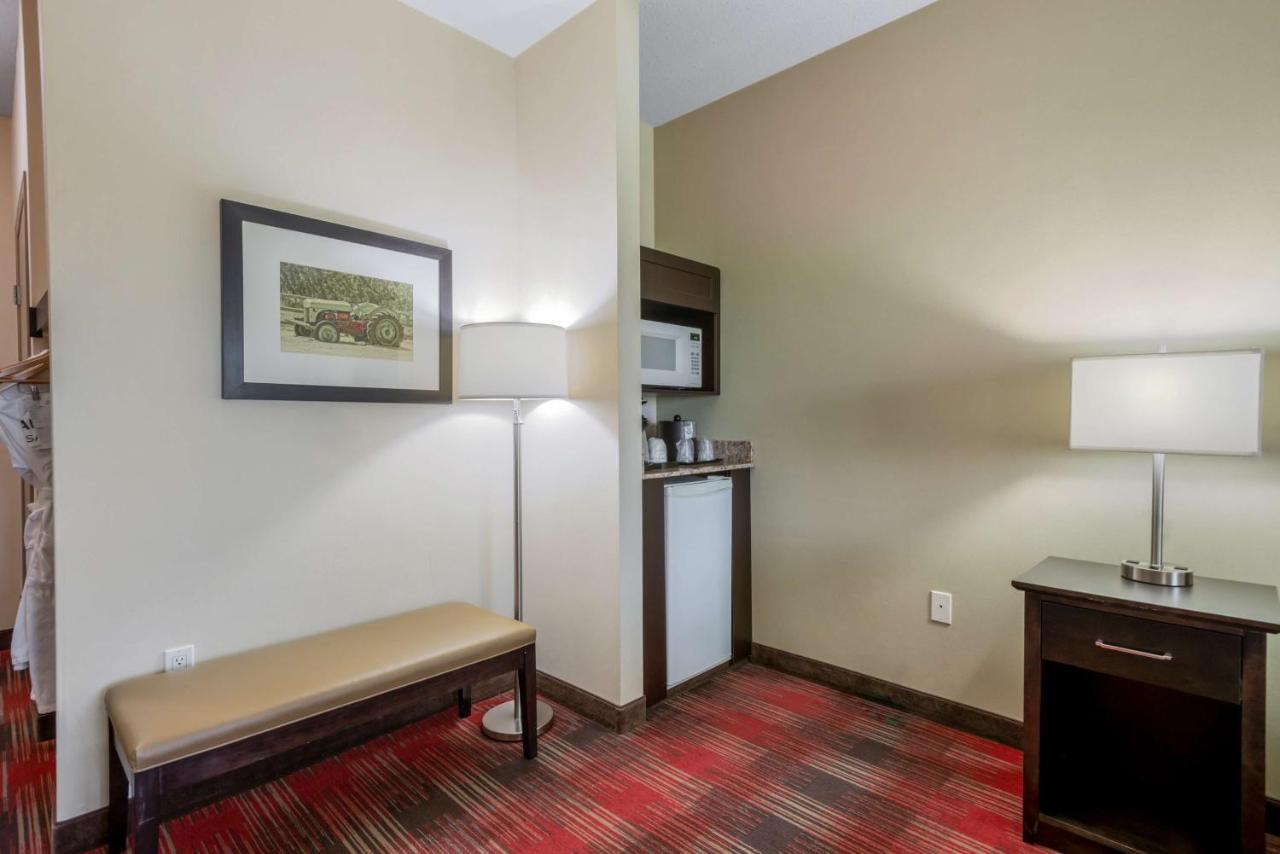 Best Western Plus Red Deer Inn & Suite Exterior photo