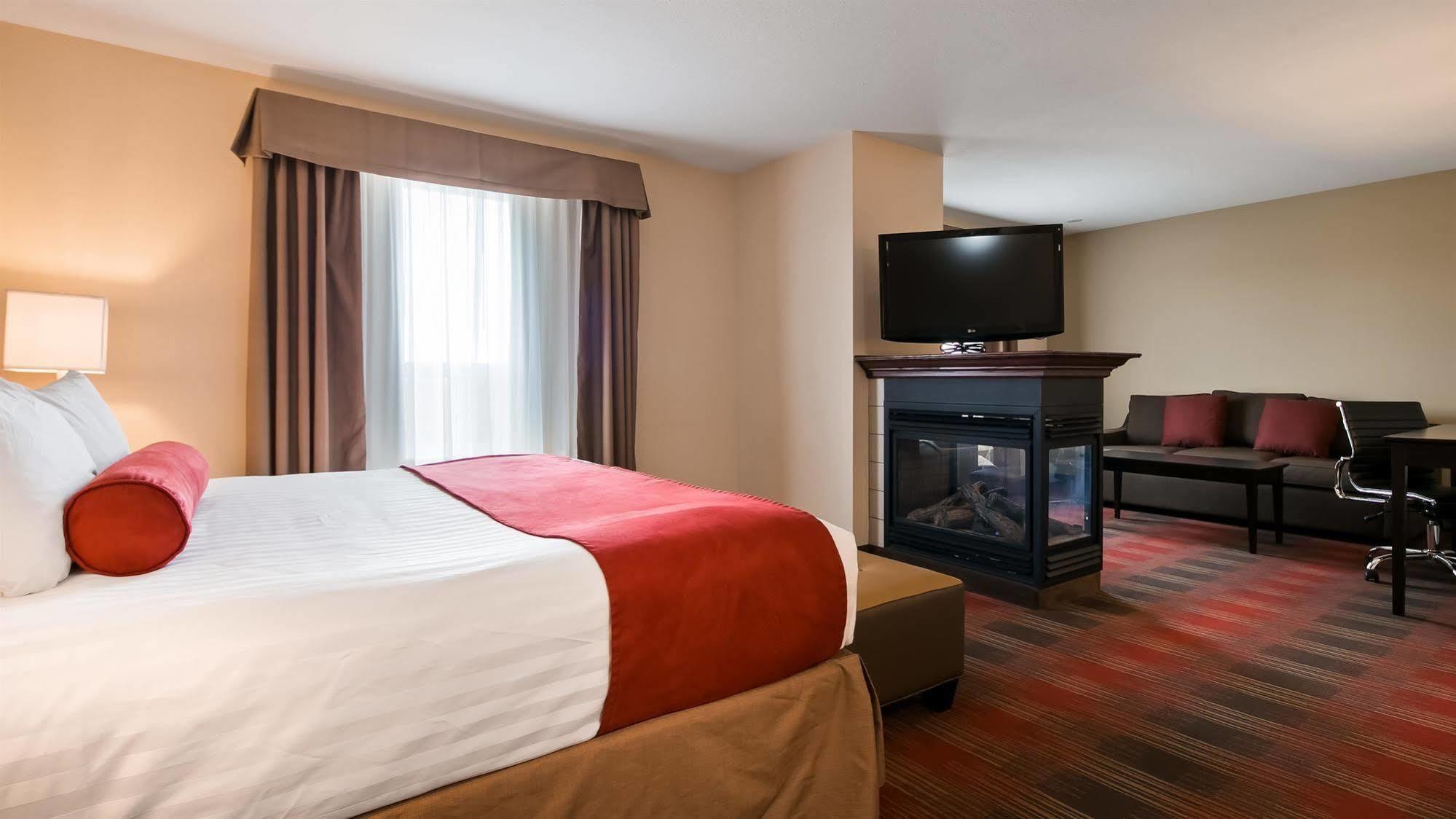 Best Western Plus Red Deer Inn & Suite Exterior photo