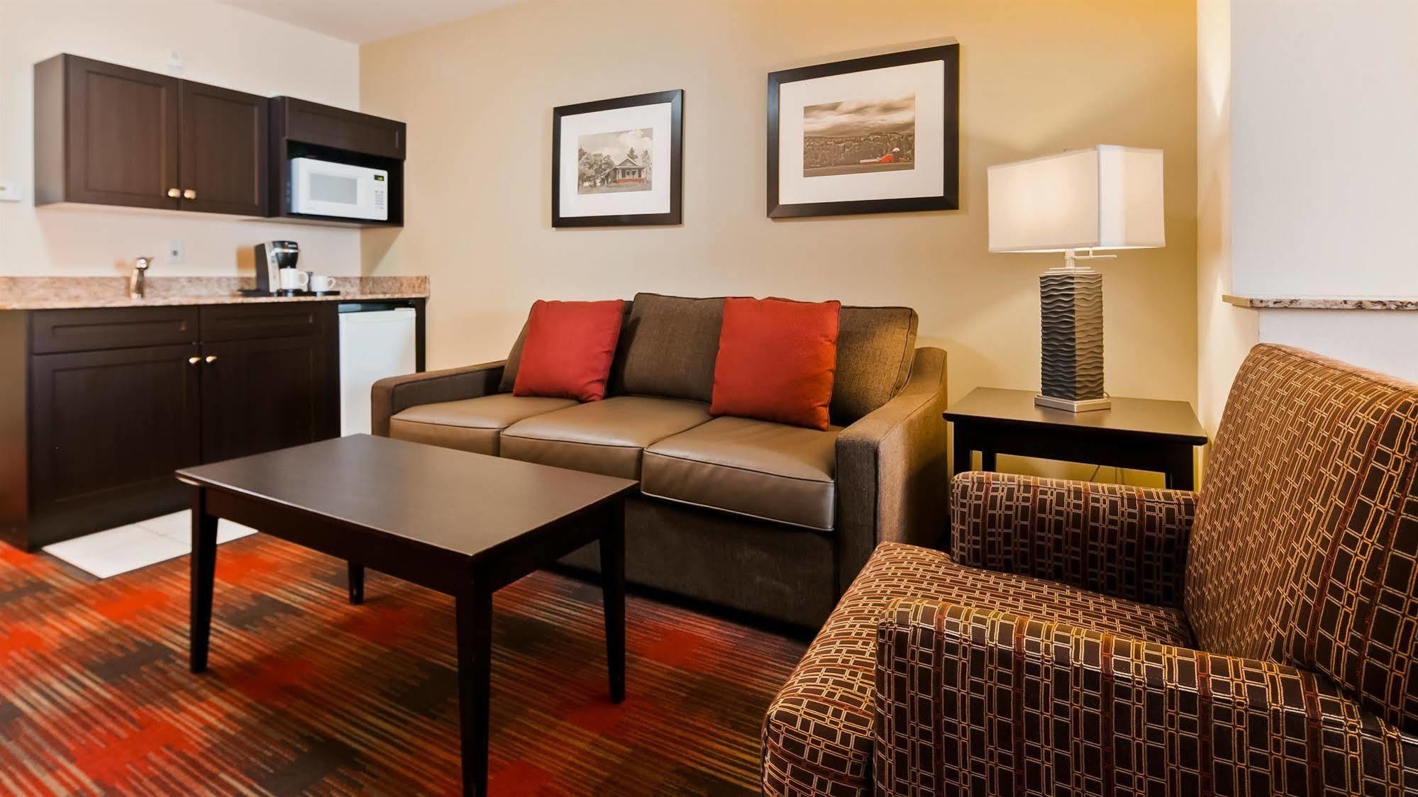 Best Western Plus Red Deer Inn & Suite Exterior photo